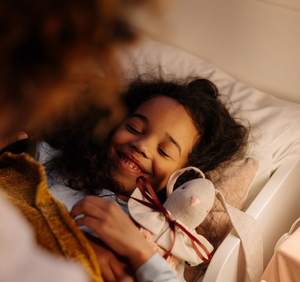 kindermeditatie in bed